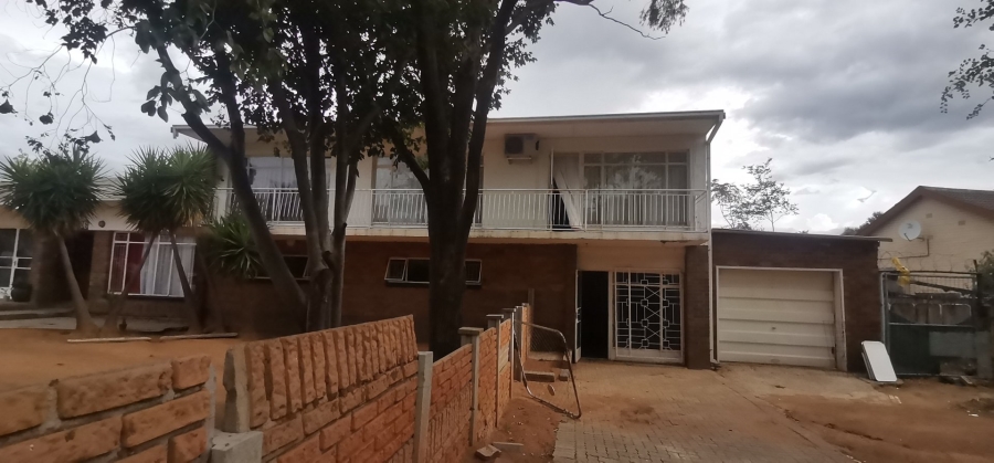 4 Bedroom Property for Sale in Roosheuwel North West